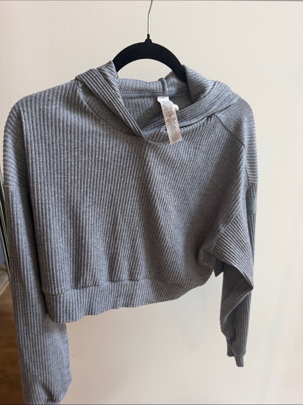 ALO Yoga Cropped Ribbed Cowl Pullover - Gray